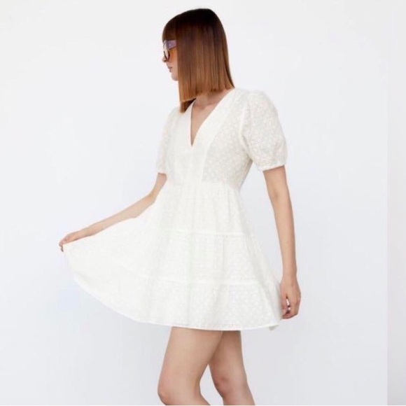 Blogger / influencer fave! Zara White Cotton Eyelet Babydoll Mini Dress – Size M - Picture 4 of 4